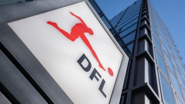 Die DFL verweigerte vorerst keinem Club die Lizenz für die Saison 2020/21. Die DFL verweigerte vorerst keinem Club die Lizenz für die Saison 2020/21.