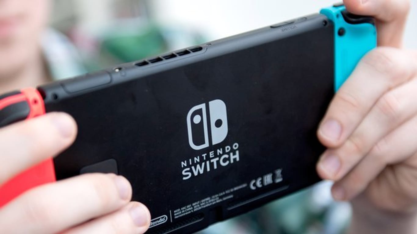 Eine Nintendo Switch: Angreifer haben auf Tausende Nintendo-Accounts zugegriffen.
