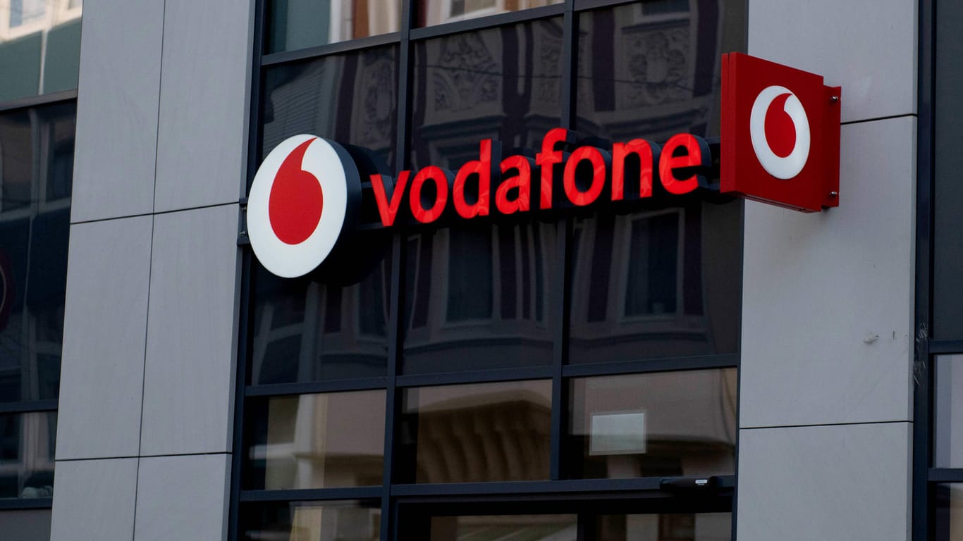 Eine Vodafone-Filiale (Symbolfoto): Bei dem Netzanbieter hat es am Dienstagabend eine Störung gegeben.