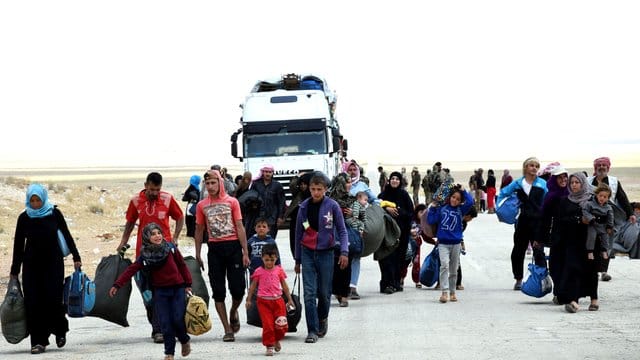 Vertriebene Syrer: Das Schicksal der Menschen, die nicht über Grenzen flüchten, wird international zu wenig beachtet. Vertriebene Syrer: Das Schicksal der Menschen, die nicht über Grenzen flüchten, wird international zu wenig beachtet.