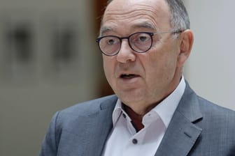 Norbert Walter-Borjans: Der SPD-Co-Chef sieht die Äußerungen Schäubles zu den Corona-Restriktionen kritisch.