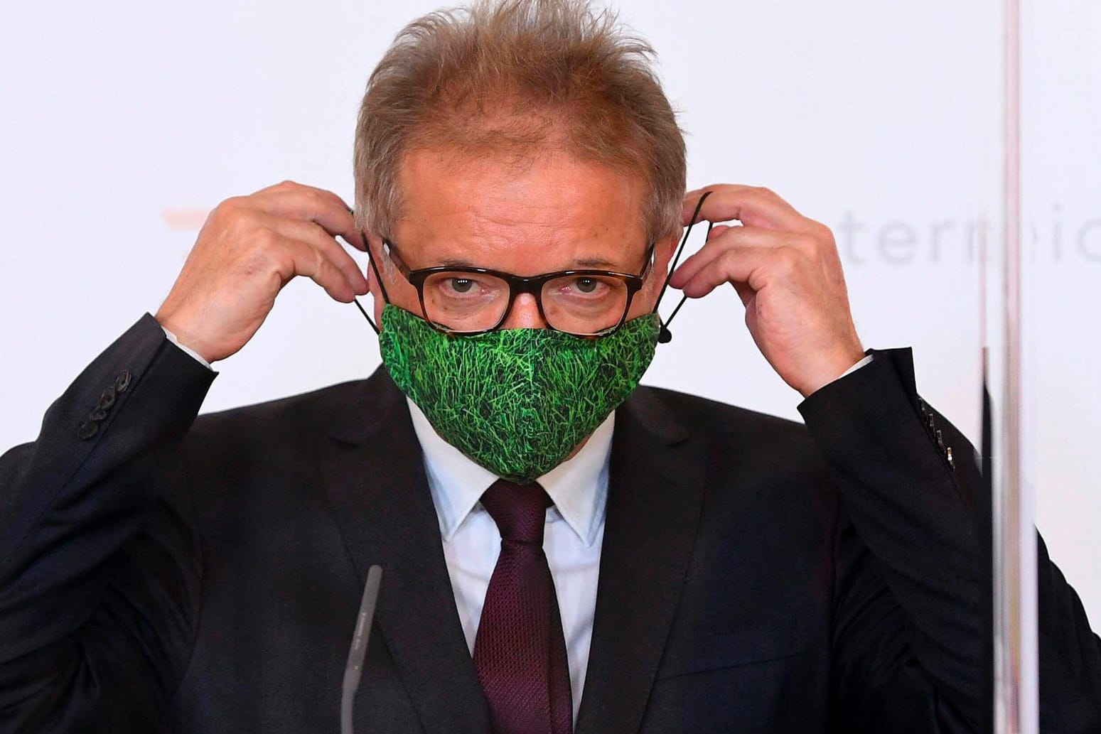 Österreichs Gesundheitsminister Rudolf Anschober: Erste Lockerungen hatten keine Verschlechterung in der Corona-Krise gebracht, nun bleiben nur noch Abstandsregeln.