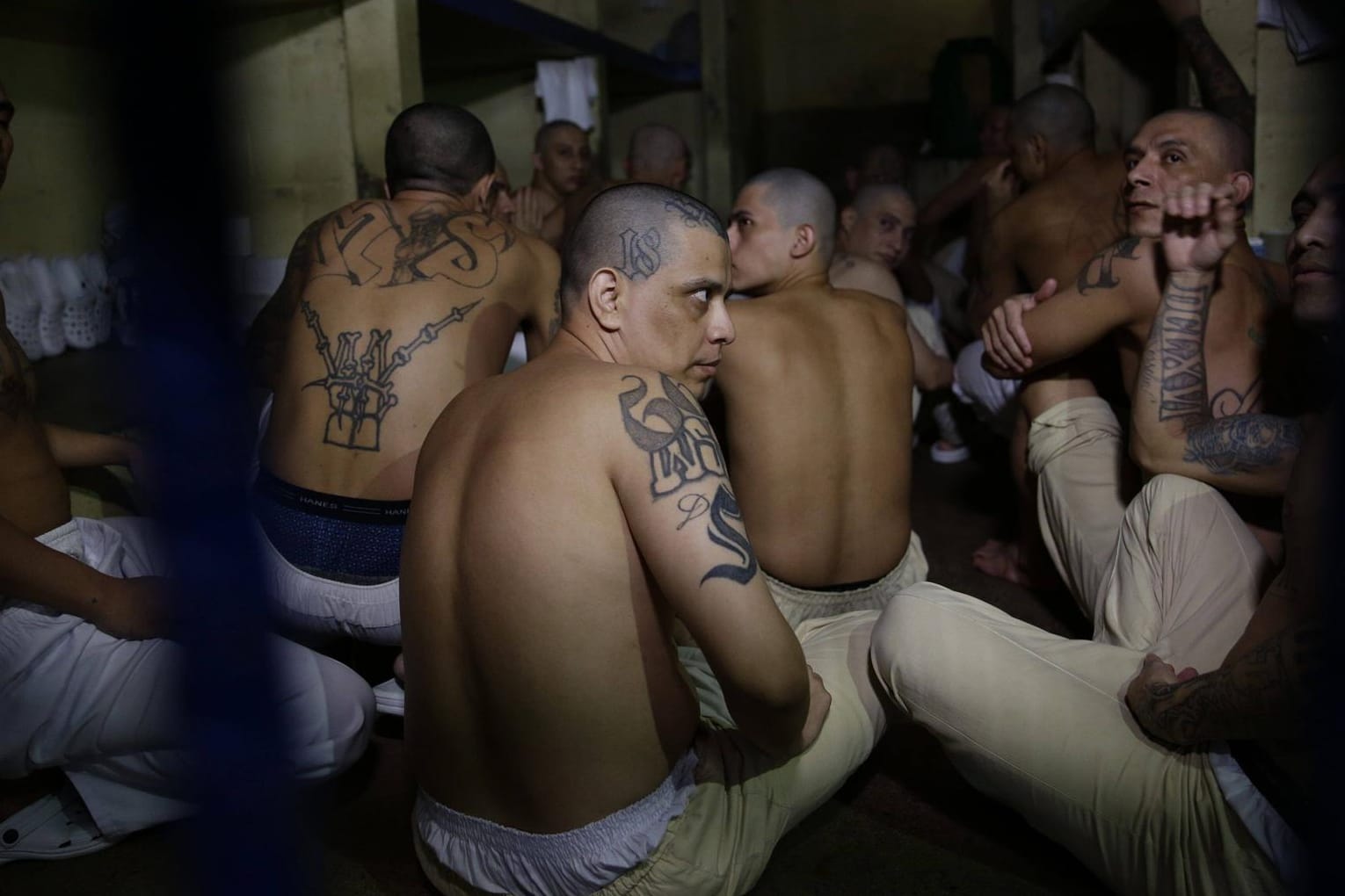 El Salvadors Gefängnisse sind voll: Viele Inhaftierte sind Gangmitglieder.