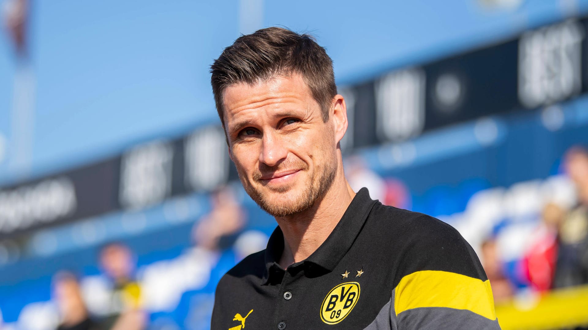 Sebastian Kehl: Der Lizenspielerleiter des BVB erklärt, wie er den Profis durch die Corona-Krise hilft. Sebastian Kehl: Der Lizenspielerleiter des BVB erklärt, wie er den Profis durch die Corona-Krise hilft.