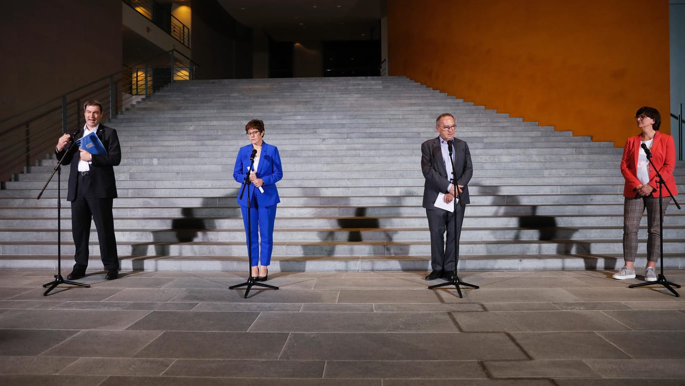 Markus Söder (CSU, v.l.n.r.), Annegret Kramp-Karrenbauer (CDU), Norbert Walter-Borjans und Saskia Esken (beide SPD): Söder gelingt es am besten, sich als Parteivorsitzender Gehör zu verschaffen.