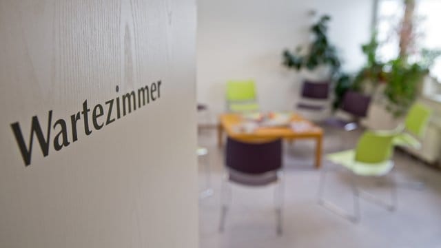Brandenburg hat bundesweit die geringste Arztdichte. Brandenburg hat bundesweit die geringste Arztdichte.