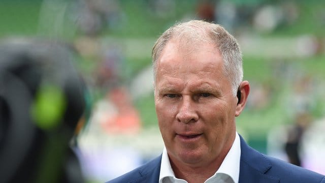 Sieht im Gehaltsverzicht der Augsburger Spieler ein "wichtiges Zeichen": FCA-Manager Stefan Reuter. Sieht im Gehaltsverzicht der Augsburger Spieler ein "wichtiges Zeichen": FCA-Manager Stefan Reuter.