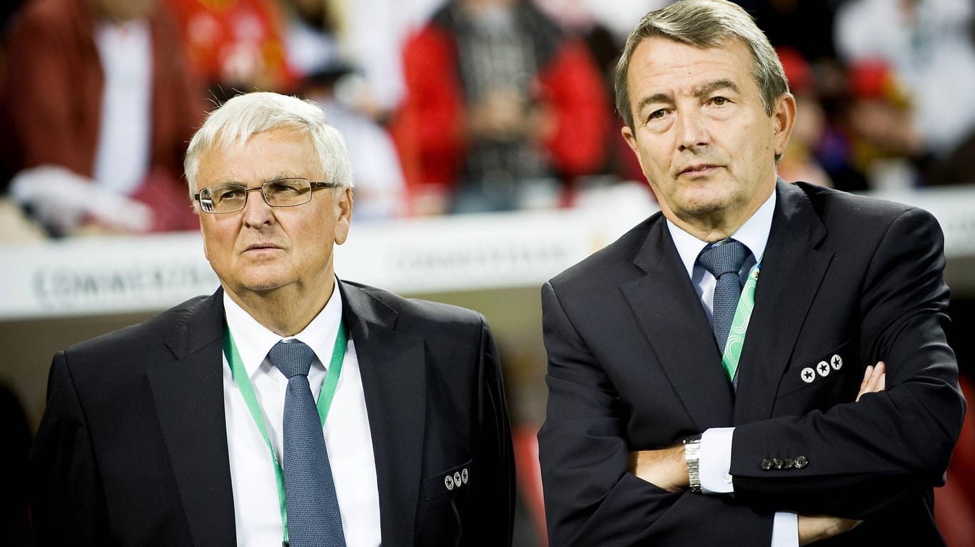 Hauptfiguren im Sommermärchen-Prozess: Die früheren DFB-Präsidenten Zwanziger (li.) und Niersbach, hier bei einem Länderspiel 2009.