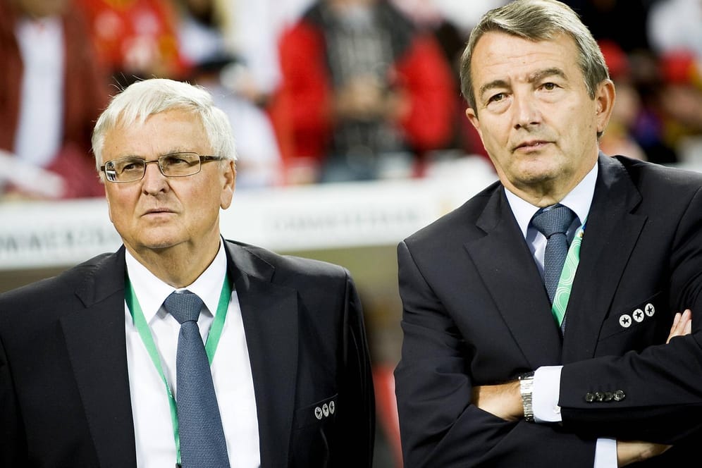 Hauptfiguren im Sommermärchen-Prozess: Die früheren DFB-Präsidenten Zwanziger (li.) und Niersbach, hier bei einem Länderspiel 2009.