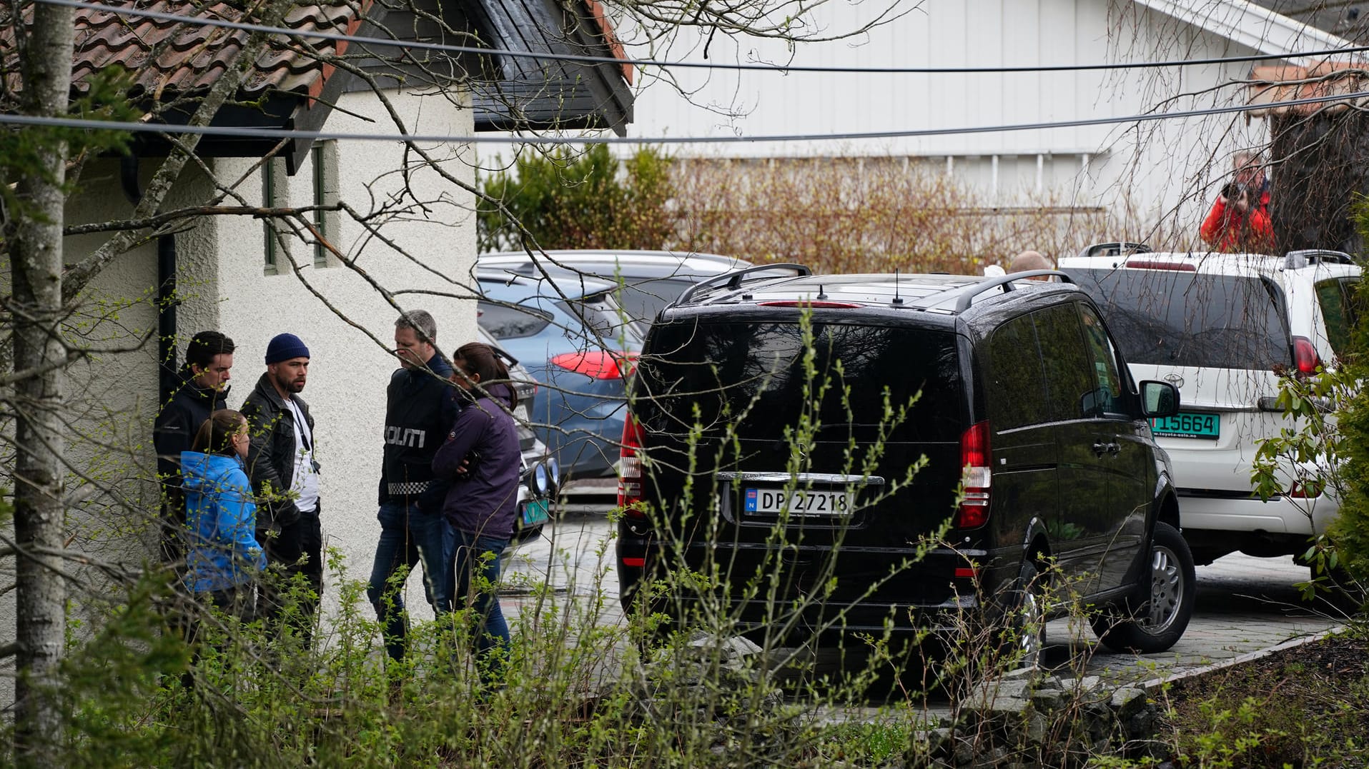 Schlimmer Verdacht: Ermittler auf dem Anwesen von Millionär Tom Hagen.