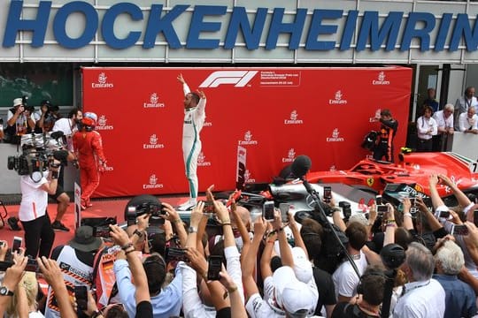 Die Formel 1 könnte in ihren Not-Kalender auch ein Rennen auf dem Hockenheimring aufnehmen: Lewis Hamilton feierte 2018 dort einen Sieg.