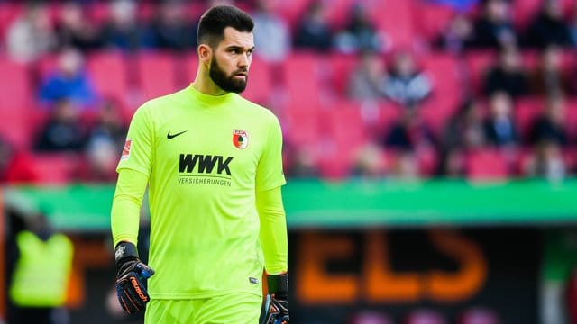 Will um seinen Stammplatz im Tor beim FC Augsburg wieder zurückerobern: Tomas Koubek. Will um seinen Stammplatz im Tor beim FC Augsburg wieder zurückerobern: Tomas Koubek.