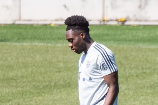Arbeitet an seinen Bayrisch-Kenntnissen: Alphonso Davies vom FC Bayern München.