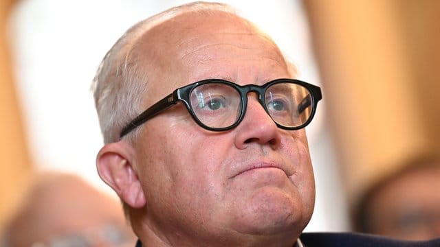 Vertraut im Falle von Geisterspielen auf ein verantwortungsvolles Verhalten der Fans: Fritz Keller, Präsident des Deutschen Fußball-Bundes. Vertraut im Falle von Geisterspielen auf ein verantwortungsvolles Verhalten der Fans: Fritz Keller, Präsident des Deutschen Fußball-Bundes.