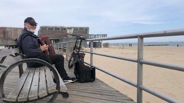 Nick (62) ist in der Sowjetunion aufgewachsen - und kam vor 25 Jahren nach New York. Nick (62) ist in der Sowjetunion aufgewachsen - und kam vor 25 Jahren nach New York.