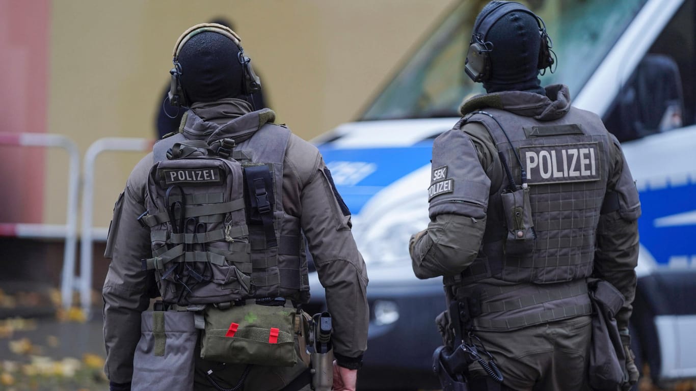 Polizei-Beamte des SEK (Symbolbild): In Gelsenkirchen wurde ein Polizist erschossen.