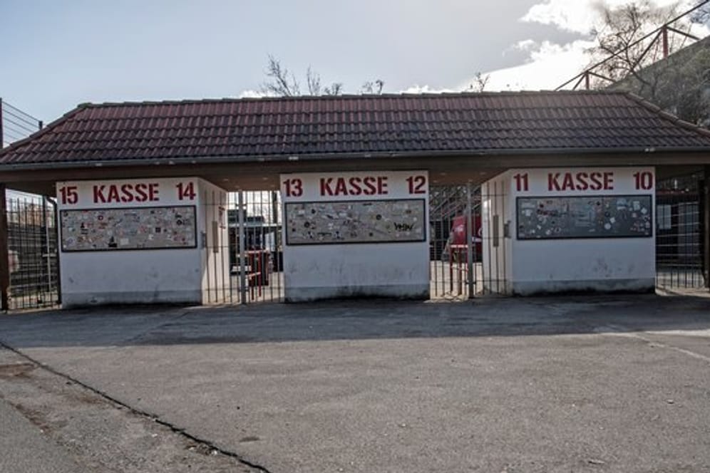 Geschlossene Kassenhäuschen am Stadion An der alten Försterei.