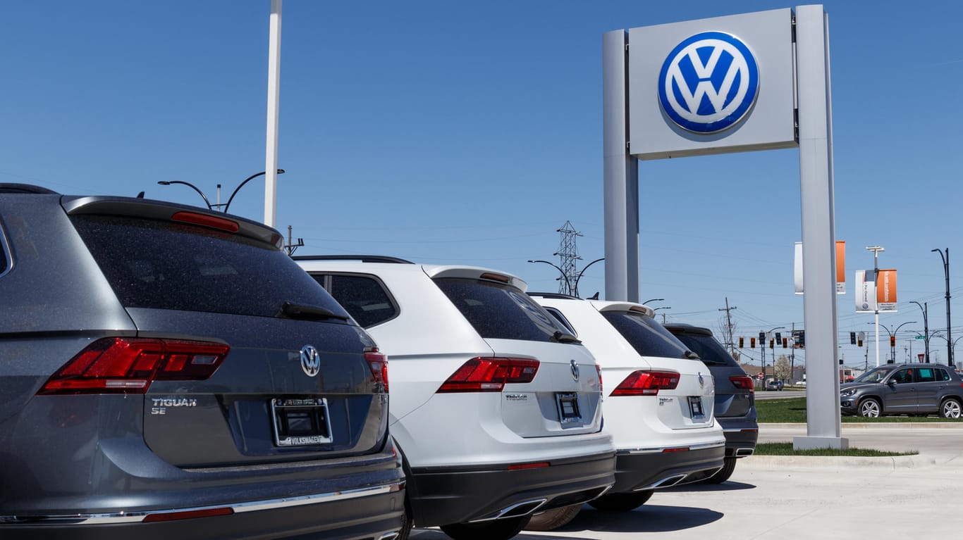 VW: Die Ermittler sind der Frage nachgegangen, ob bei Modellen der Marke Volkswagen Angaben zu Kohlendioxid-Emissionen im Testbetrieb bewusst manipuliert worden sind.