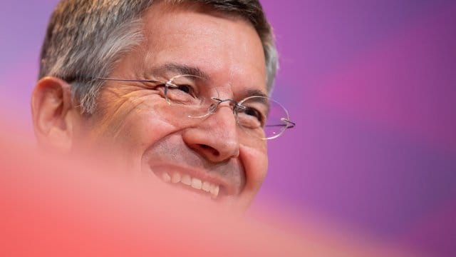 Herbert Hainer fürchtet in der Diskussion um eine mögliche Sonderrolle des Fußballs in der Corona-Krise keinen Imageschaden. Herbert Hainer fürchtet in der Diskussion um eine mögliche Sonderrolle des Fußballs in der Corona-Krise keinen Imageschaden.