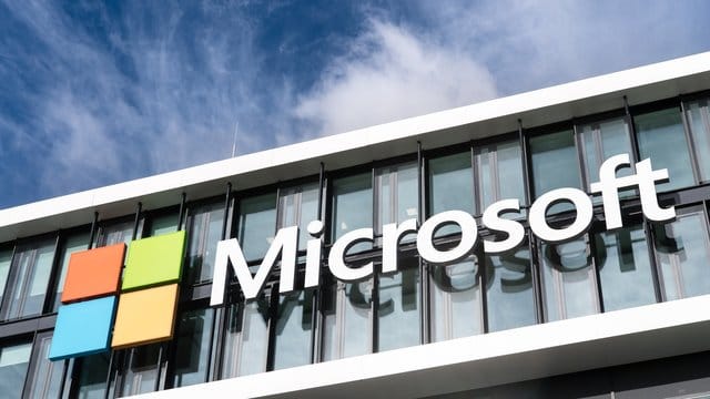 Microsoft profitiert davon, dass momentan viele von Zuhause arbeiten. Microsoft profitiert davon, dass momentan viele von Zuhause arbeiten.