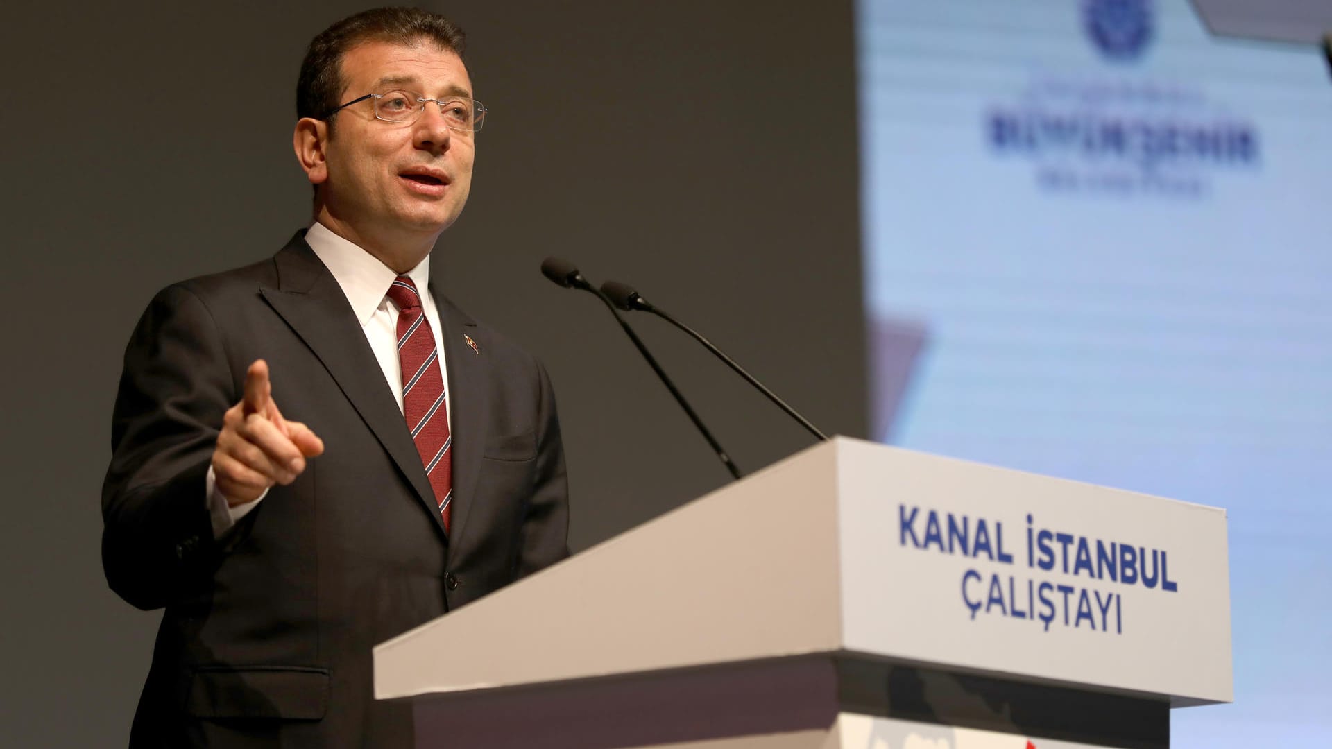 Ekrem Imamoglu, Bürgermeister von Istanbul, spricht auf einem Workshop zum Istanbuler Kanalbau. Doch Experten fürchten ein Umweltdesaster durch das Bauprojekt.