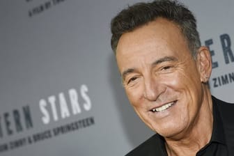 Bruce Springsteen vertraut in Sachen Styling seiner Frau Patti Scialfa - zumindest in Corona-Zeiten.