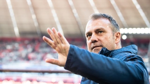 Hat sein neues Arbeitspapier unterschrieben: Bayern-Coach Hansi Flick. Hat sein neues Arbeitspapier unterschrieben: Bayern-Coach Hansi Flick.