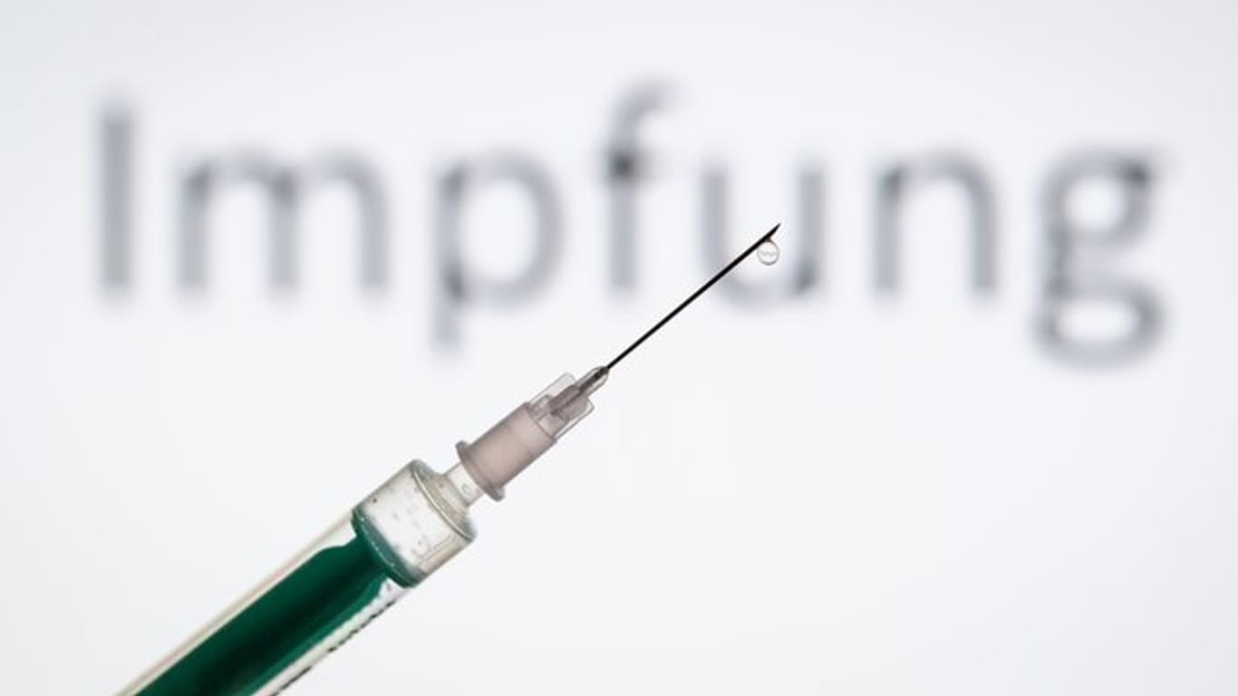 Ein effektiver Impfstoff gegen das Coronavirus liegt nach Ansicht des Europa-Büros der Weltgesundheitsorganisation (WHO) noch in weiter Ferne.