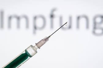 Ein effektiver Impfstoff gegen das Coronavirus liegt nach Ansicht des Europa-Büros der Weltgesundheitsorganisation (WHO) noch in weiter Ferne.