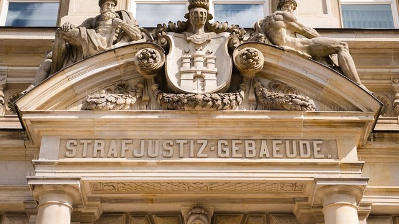 Der Eingang des Strafjustizgebäudes: Der Bundesgerichtshof gab den Hamburger Richtern recht.