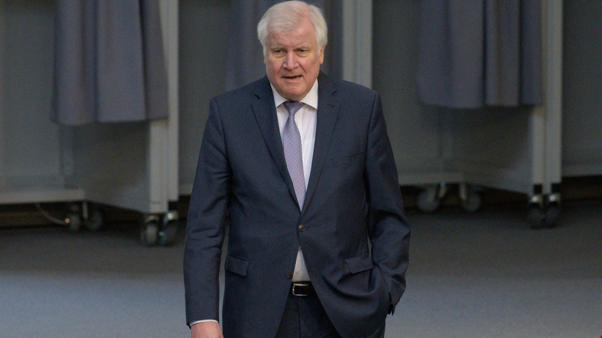 Wegen Corona-Pandemie: Bundesinnenminister Horst Seehofer will die Grenzkontrollen beibehalten. Wegen Corona-Pandemie: Bundesinnenminister Horst Seehofer will die Grenzkontrollen beibehalten.
