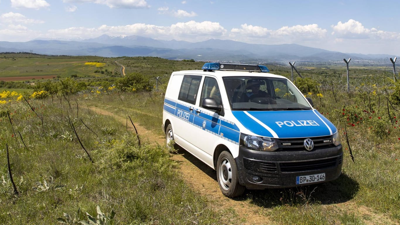 EU-Grenzschutzmission: Fahrzeug der Bundespolizei im Frontex-Einsatz an der nordmazedonisch-griechischen Grenze. (Symbolbild)