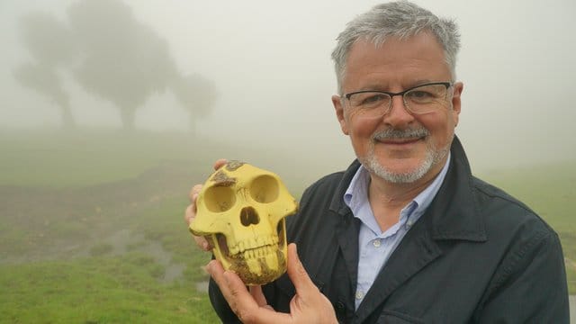 Christopher Clark auf Spurensuche: Begegnung mit Vorfahrin Lucy. Christopher Clark auf Spurensuche: Begegnung mit Vorfahrin Lucy.