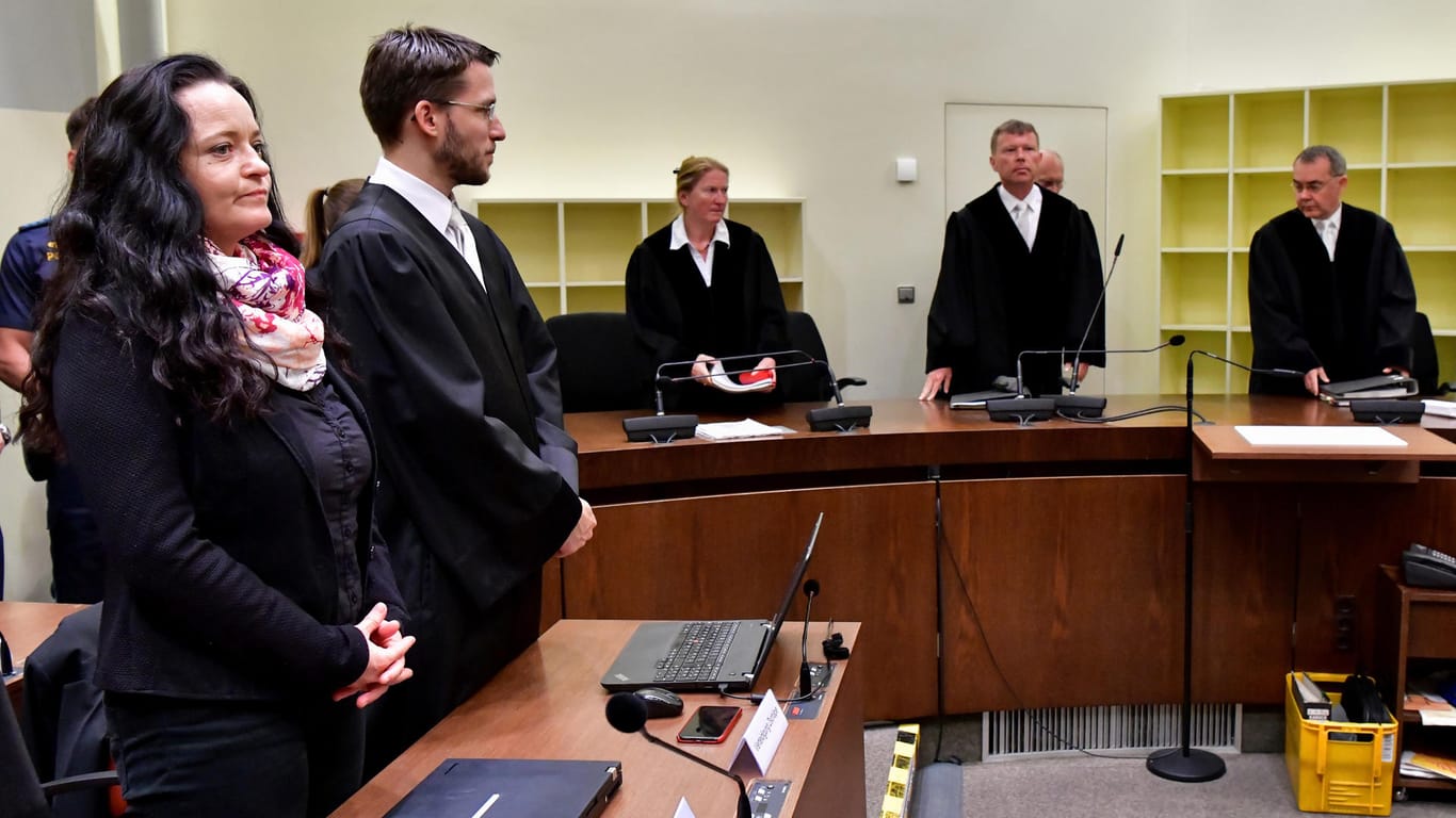 Beate Zschäpe vor Gericht: Nach mehr als fünf Jahren Prozess war Zschäpe zu lebenslanger Haft verurteilt worden (Archivbild).