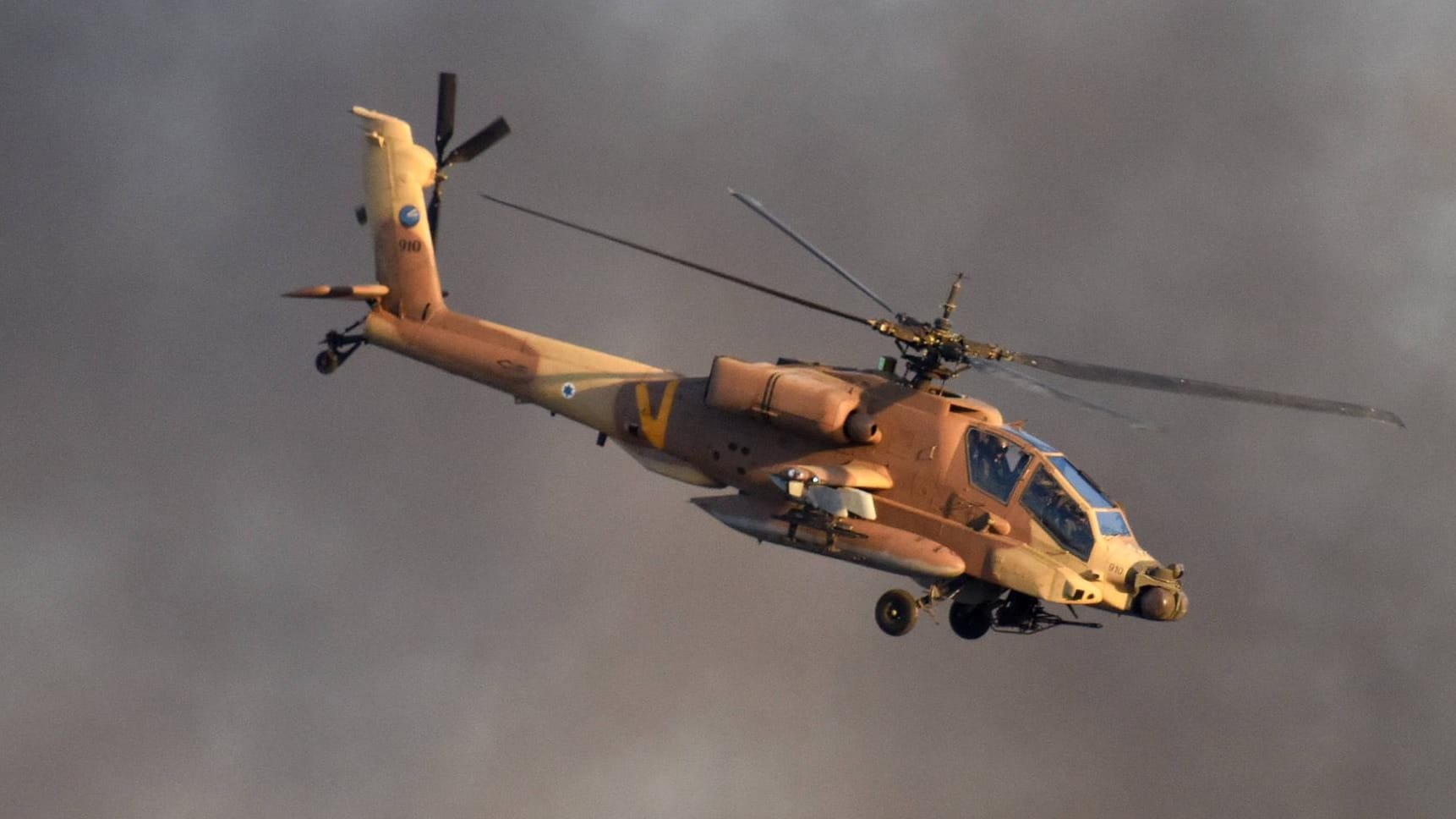 Ein israelischer Kampfhubschrauber: Mehrere Raketen sollen auf Stellungen im Süden Syriens gefeuert worden sein (Symbolbild).