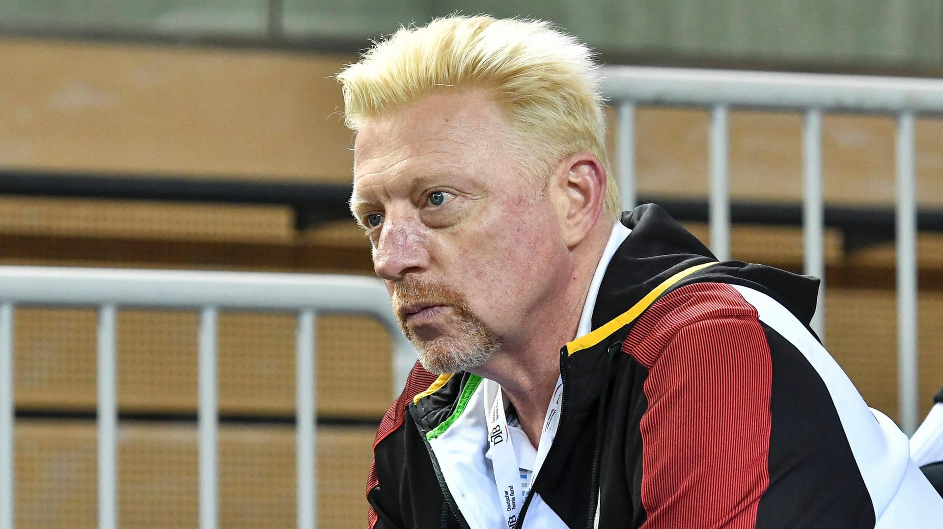 Boris Becker: Die Tennis-Legende sieht eine große Krise auf seine Sportart zukommen.