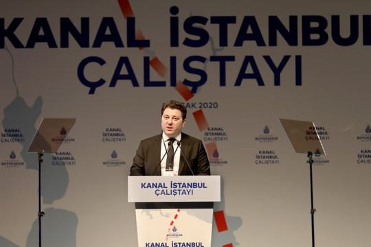 Gürkan Akgün, Chef des Büros für Bau- und Stadtplanung in Istanbul, bei einer Veranstaltung zum Istanbuler Kanalbau.