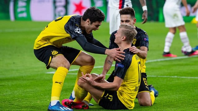 Jubel im Schneidersitz: BVB-Torjäger Erling Haaland.