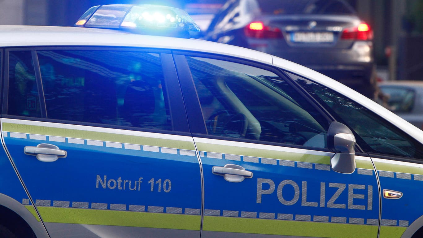 Wegen einer Sexualstraftat: Die Polizei rückte am Donnerstagabend in Ostthüringen zu einem Großeinsatz aus (Symbolbild).