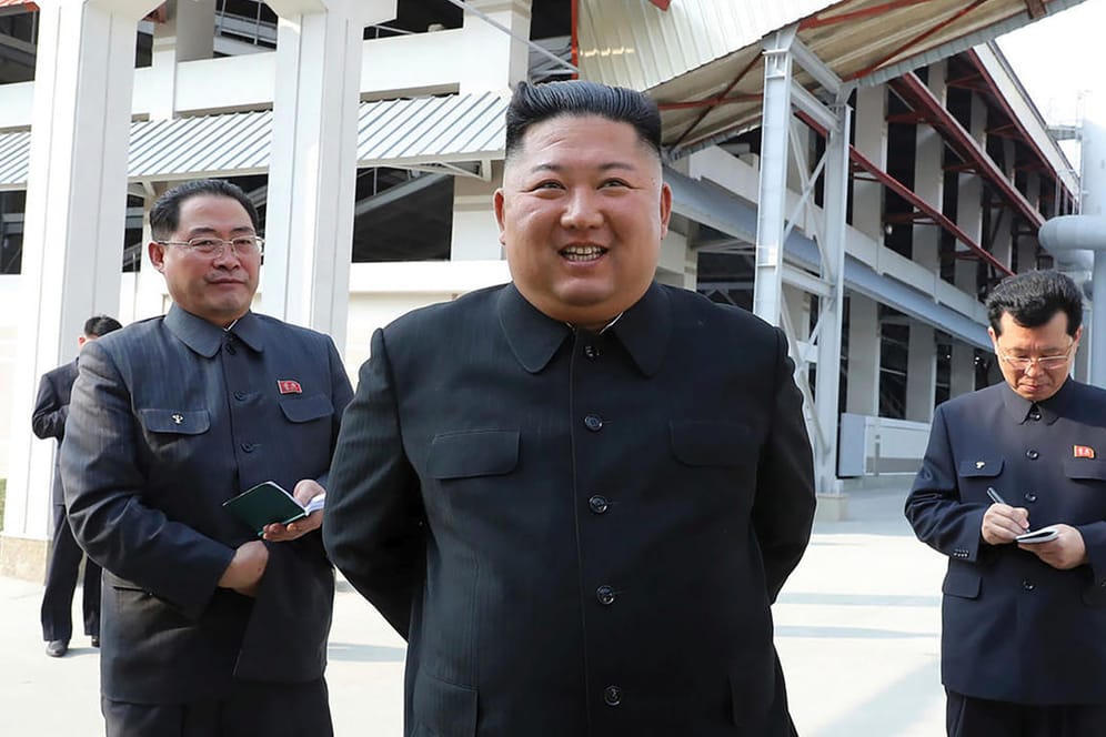 Kim Jong Un besuchte eine Düngemittelfabrik: Das Foto wurde bereitgestellt von der staatlichen nordkoreanischen Nachrichtenagentur – unabhängige Journalisten waren nicht erlaubt.