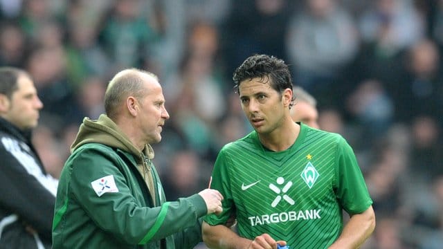 Arbeiteten bei Werder Bremen zusammen: Trainer Thomas Schaaf (l) und Claudio Pizarro.