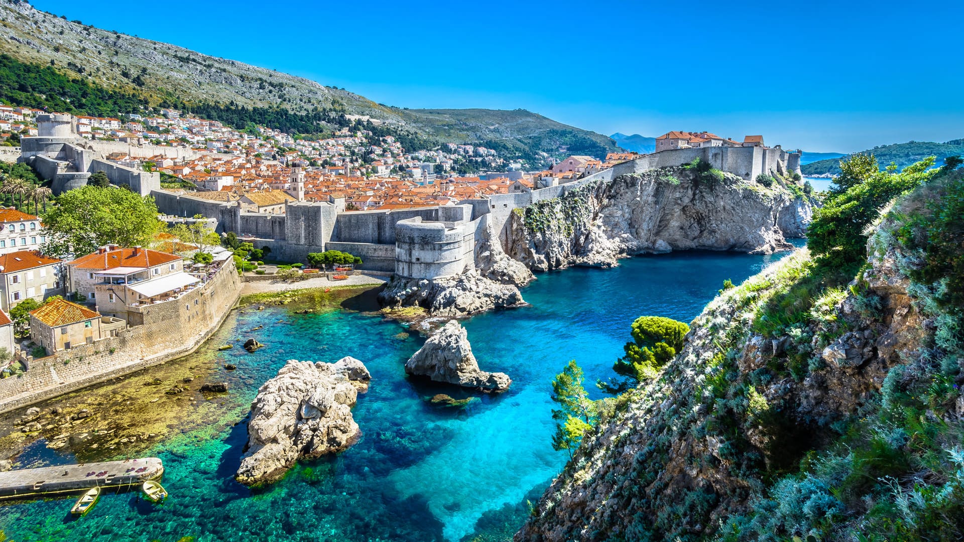 Blick auf die Küste Dubrovniks: Die Stadt zählt zu den beliebtesten Urlaubszielen in Kroatien.