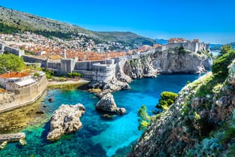 Blick auf die Küste Dubrovniks: Die Stadt zählt zu den beliebtesten Urlaubszielen in Kroatien.