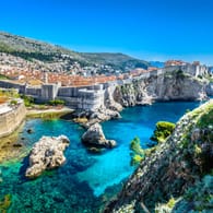 Blick auf die Küste Dubrovniks: Die Stadt zählt zu den beliebtesten Urlaubszielen in Kroatien.