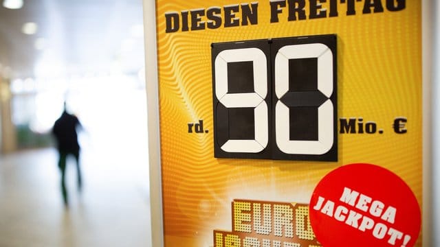 Ein Tipper aus Bayern hat den mit 90 Millionen Euro gefüllten Eurojackpot geknackt. Ein Tipper aus Bayern hat den mit 90 Millionen Euro gefüllten Eurojackpot geknackt.
