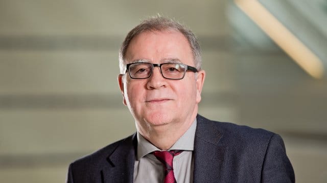 Fände einen Fußball-Neustart aus wissenschaftlicher Sicht nützlich: Sportmediziner Fritz Sörgel. Fände einen Fußball-Neustart aus wissenschaftlicher Sicht nützlich: Sportmediziner Fritz Sörgel.