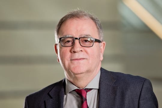 Fände einen Fußball-Neustart aus wissenschaftlicher Sicht nützlich: Sportmediziner Fritz Sörgel.