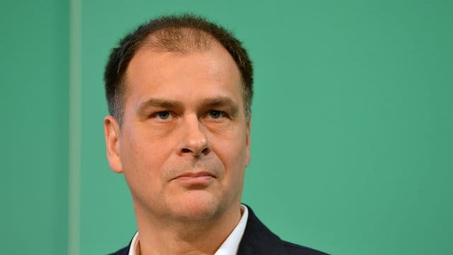 Muss mit Werder Bremen um den Ligaverbleib zittern: Geschäftsführer Klaus Filbry. Muss mit Werder Bremen um den Ligaverbleib zittern: Geschäftsführer Klaus Filbry.
