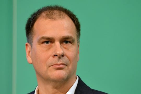 Muss mit Werder Bremen um den Ligaverbleib zittern: Geschäftsführer Klaus Filbry.