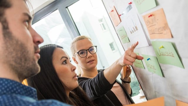 Als Neueinsteiger hält man sich mit Ideen erstmal zurück - und ist dafür offen für das, was die Teammitglieder sagen.